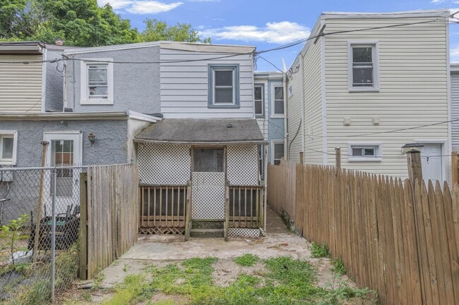 Building Photo - 9 E Basin St