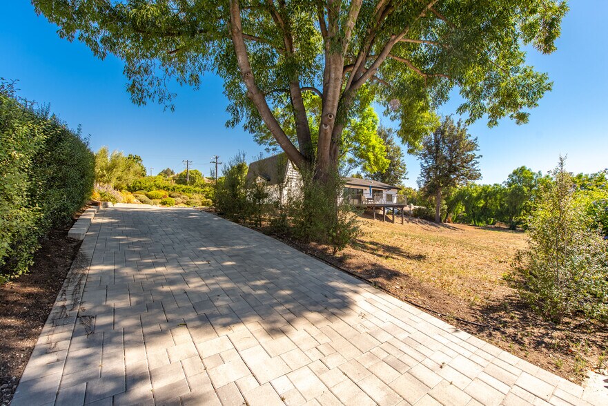 Building Photo - 2474 Barbara Dr