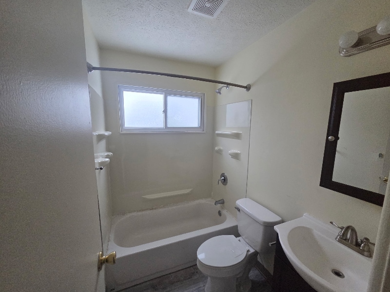 Building Photo - 423 Mathews Rd