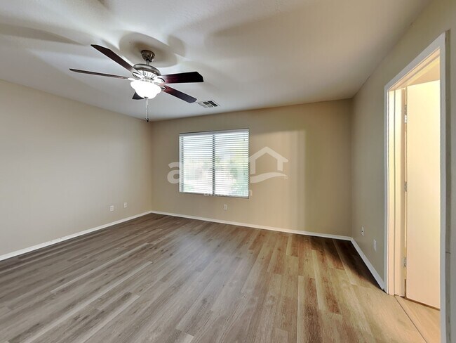 Building Photo - 443 S Sabrina