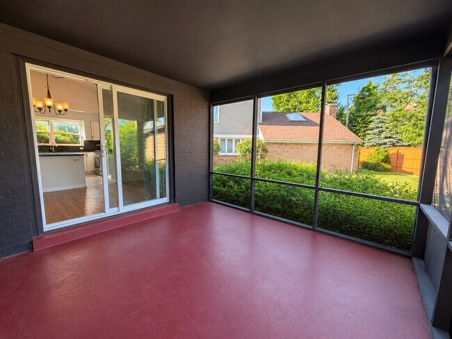 Building Photo - 406 Sunset Dr