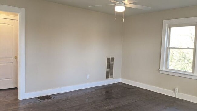 Building Photo - 2 Bed/1 Bath Home in Columbia w/Fence!