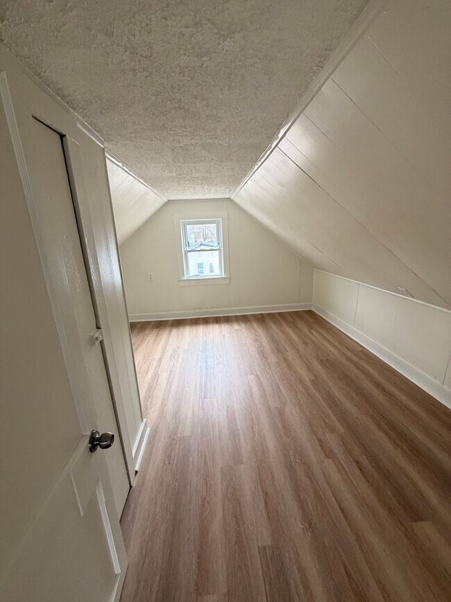 Building Photo - Beautiful Renovated 3 Br House!