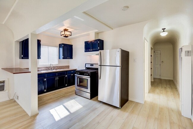 Building Photo - 3659 6th Ave