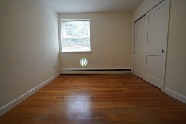 Building Photo - 14 Marion St