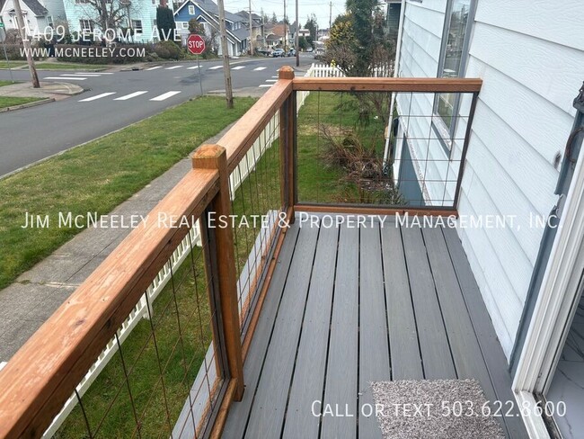 Building Photo - 1409 Jerome Ave