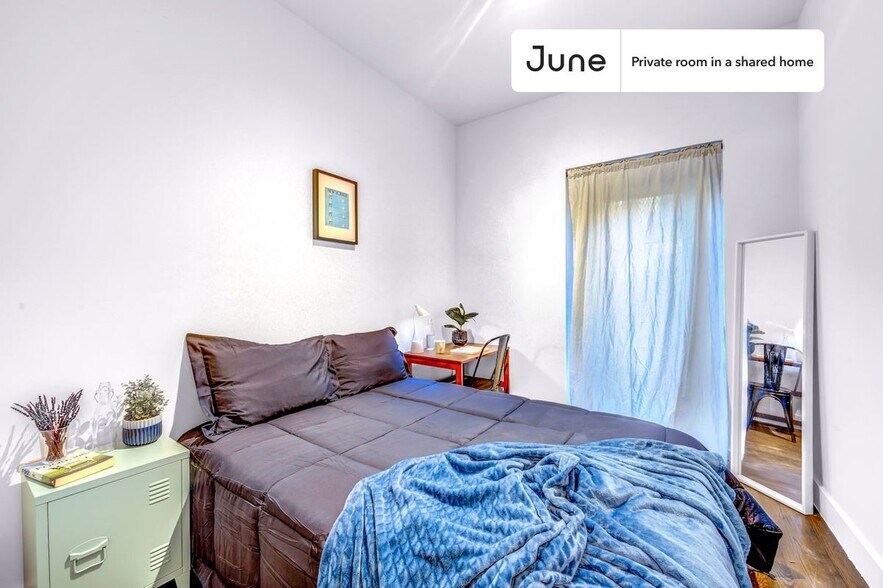 Building Photo - Room in Shared 4.0 bed/1 bath home