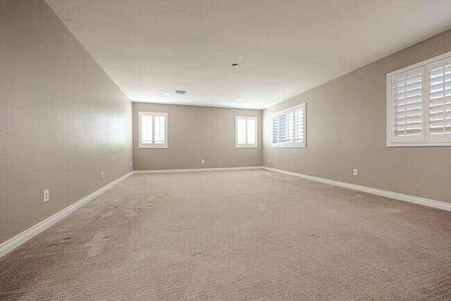 Building Photo - COMING SOON! Great Location!Stunning 6-bedroom Plus 7, 4.5-bathroom home located in Chandler