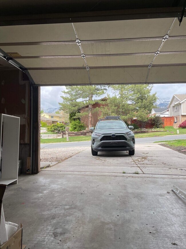 Building Photo - 9908 S Falconhurst Dr