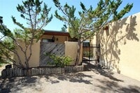 Building Photo - 830 Live Oak Rd NE