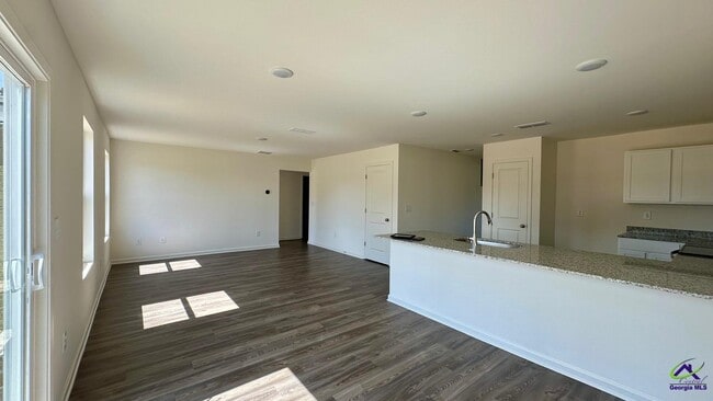 Building Photo - 520 Liberty Hall Dr