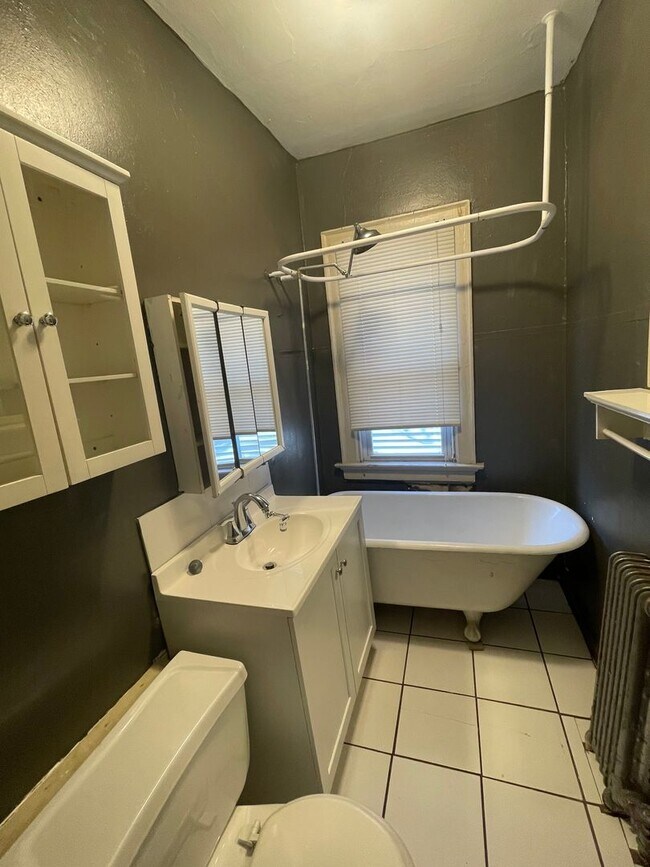 Building Photo - Charming 2-Bedroom Gem in the Heart of Mil...