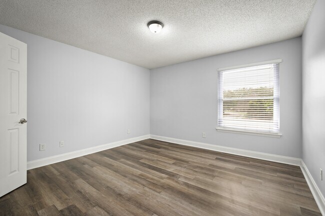 Building Photo - 3737 Loretto Rd