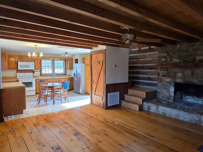 Building Photo - Cozy 3BR/2BA Cabin with Stunning Mountain Views