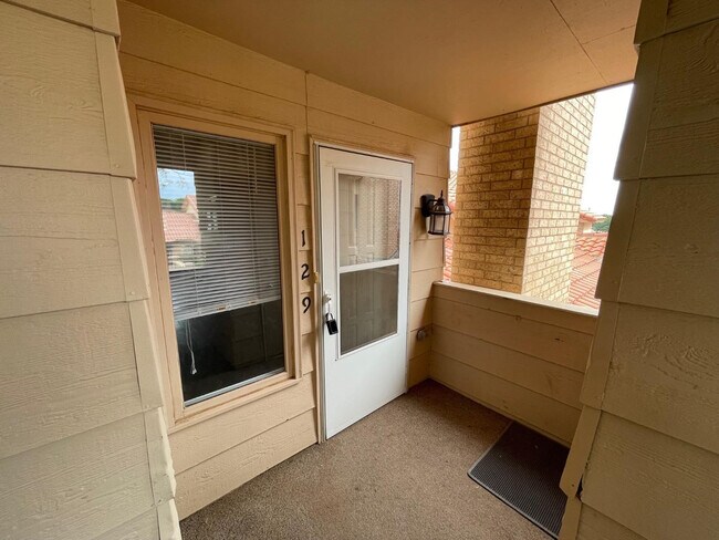 Building Photo - 129 Troy Ave