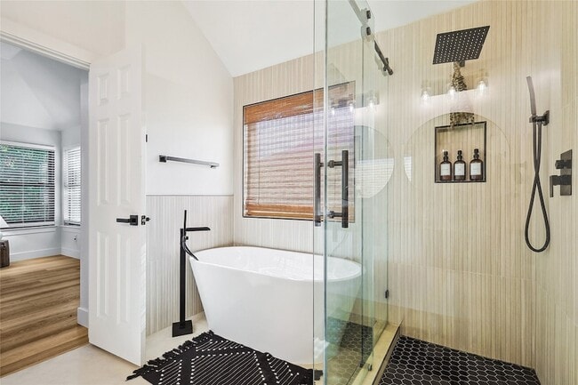 Building Photo - 1088 Pondview Dr