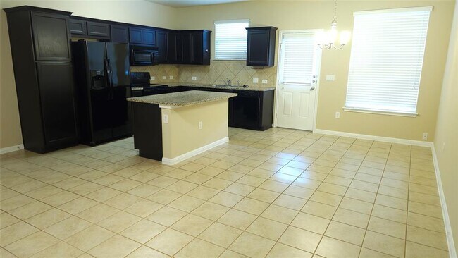 Building Photo - 617 Katmai Cir