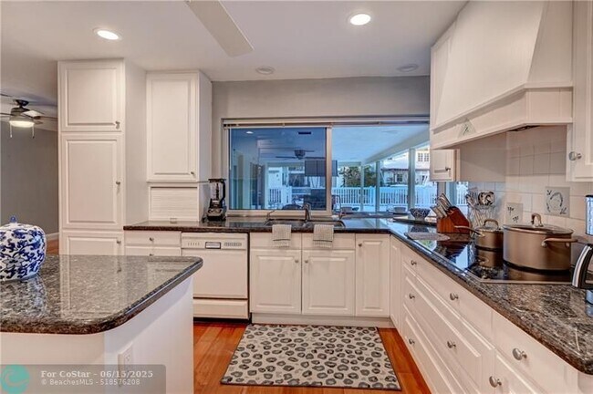 Building Photo - 681 Marine Dr