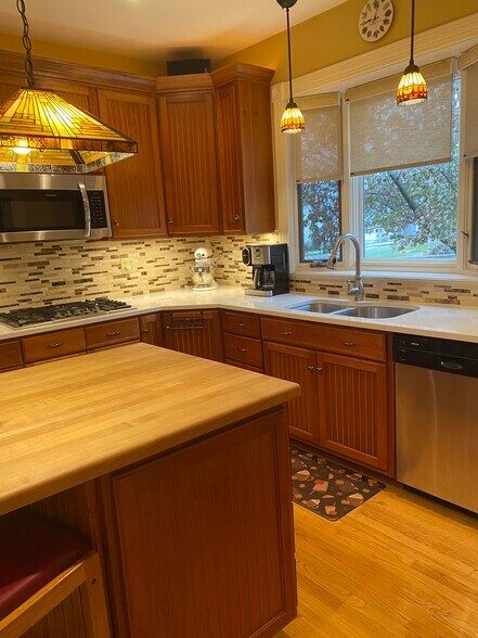 Building Photo - 227 S Water St