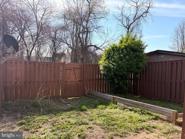 Building Photo - 2120 Commissary Cir