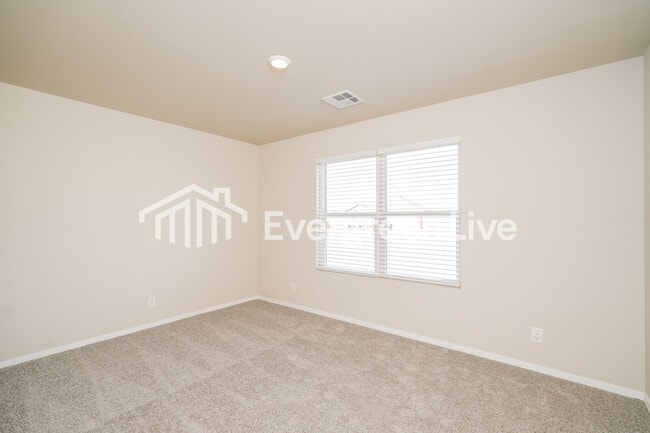 Building Photo - 10106 E King Pl