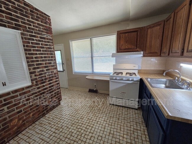 Building Photo - 2321 Noll Dr
