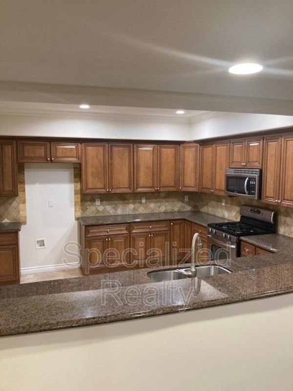 Building Photo - 10921 Whipple St