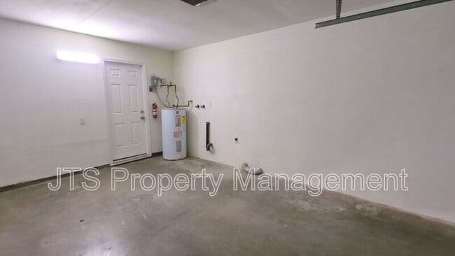 Building Photo - 10402 S White Rock Rd