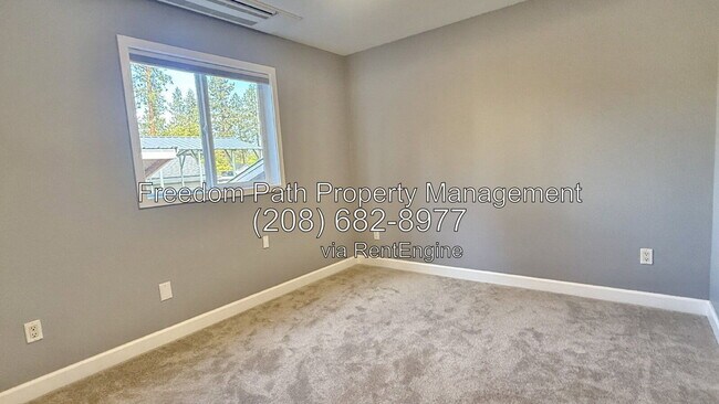 Building Photo - 116 S Dart St