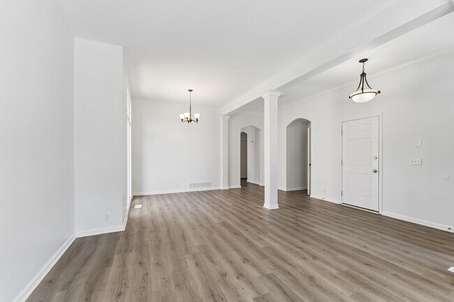 Building Photo - 4 Bedroom Elkhorn Ranch!