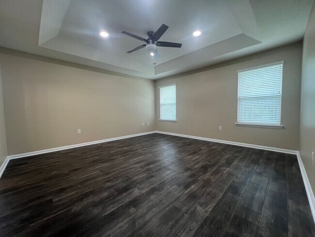 Building Photo - Stunning & Spacious  2 story home COMING S...