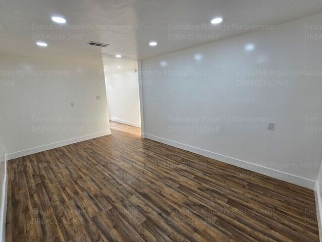 Building Photo - Remodeled 3 bedroom/ 1 bathroom