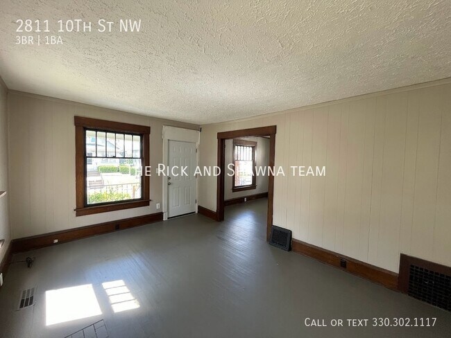 Building Photo - Three bedroom one bathroom home for rent