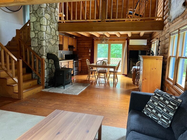 Livingroom to kitchen - 137 Marshall St
