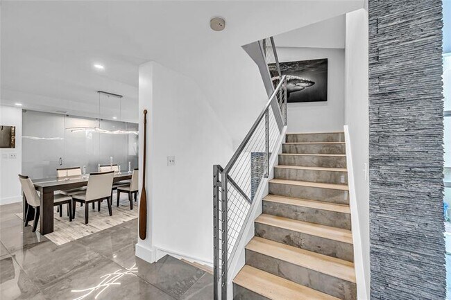 Building Photo - 1511 NE 4th Pl