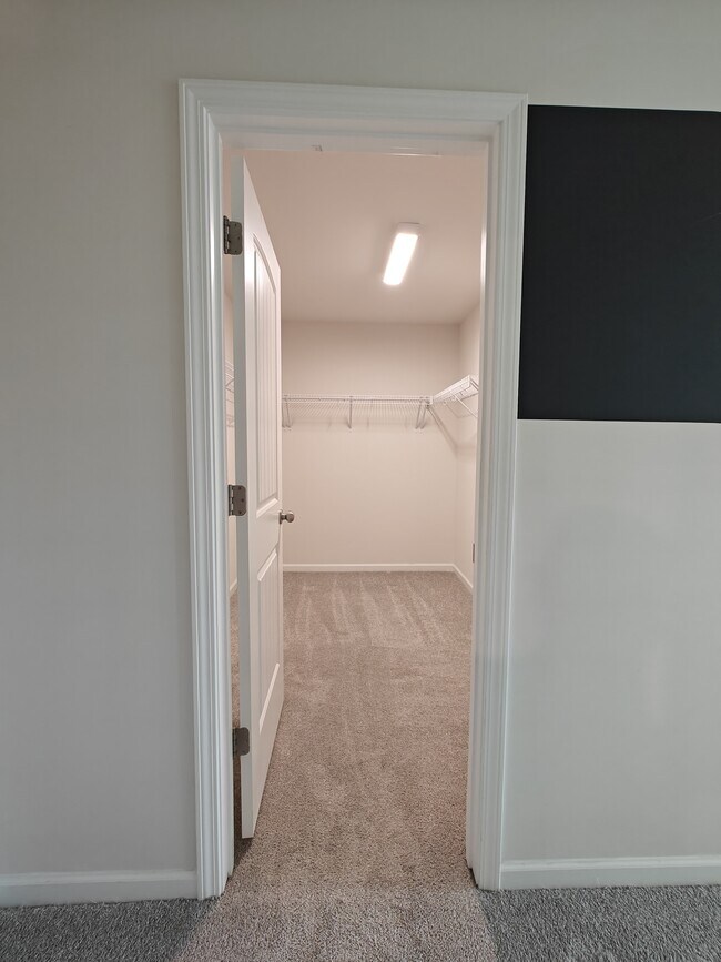 Building Photo - 756 Creekway Dr