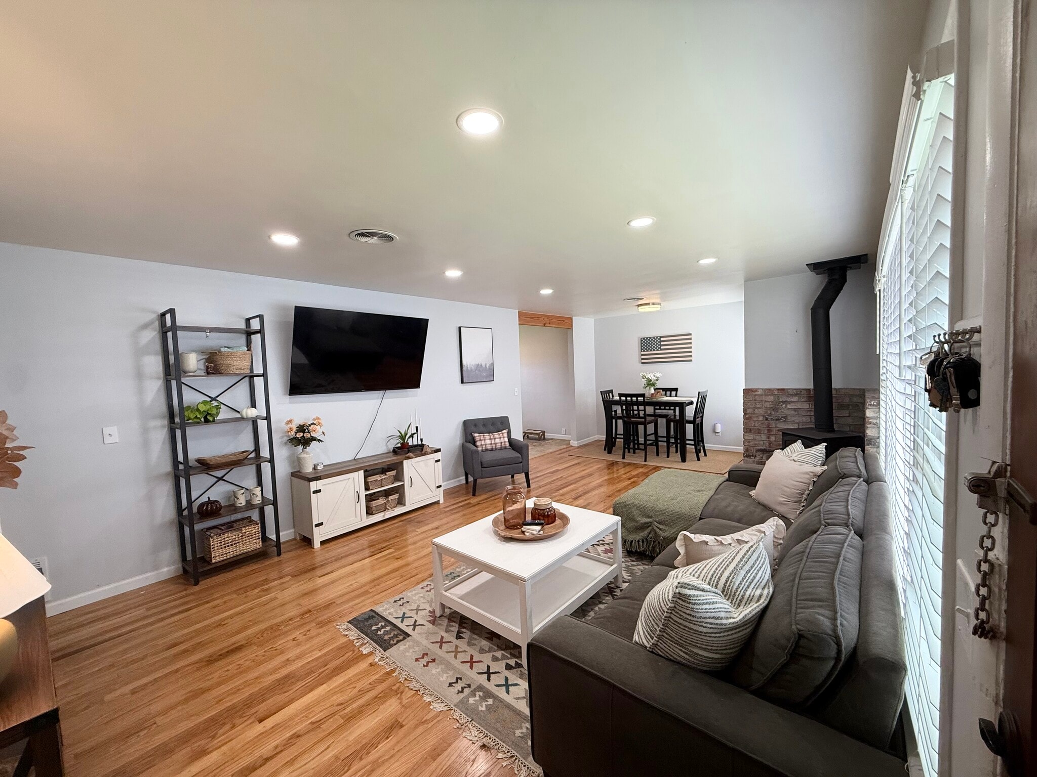 Building Photo - 227 Randolph Way