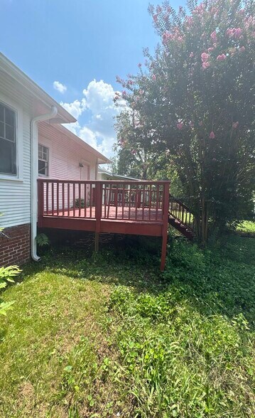 Building Photo - 1738 Damon St