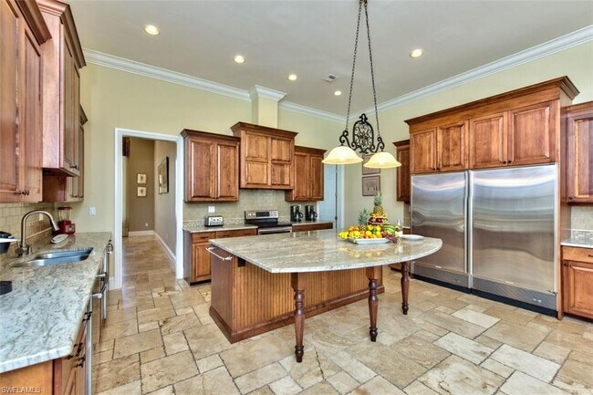 Building Photo - 2225 23rd St SW