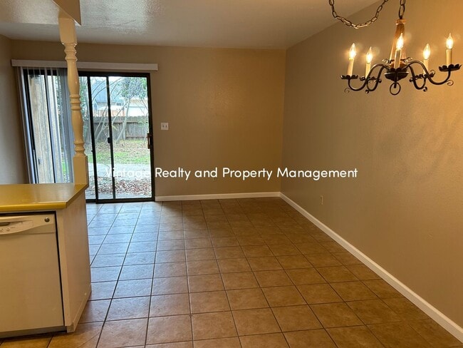 Building Photo - Back On The Rental Market Nice Cozy 3 Bedroom Half Plex Home!!!