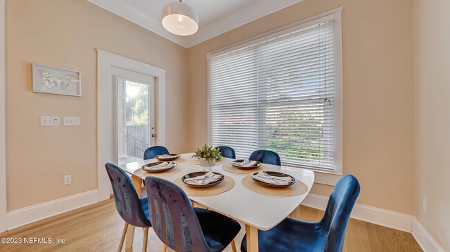 Building Photo - 128 E 9th St