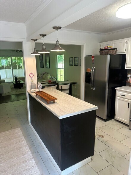 Kitchen - 3847 Tambark Dr