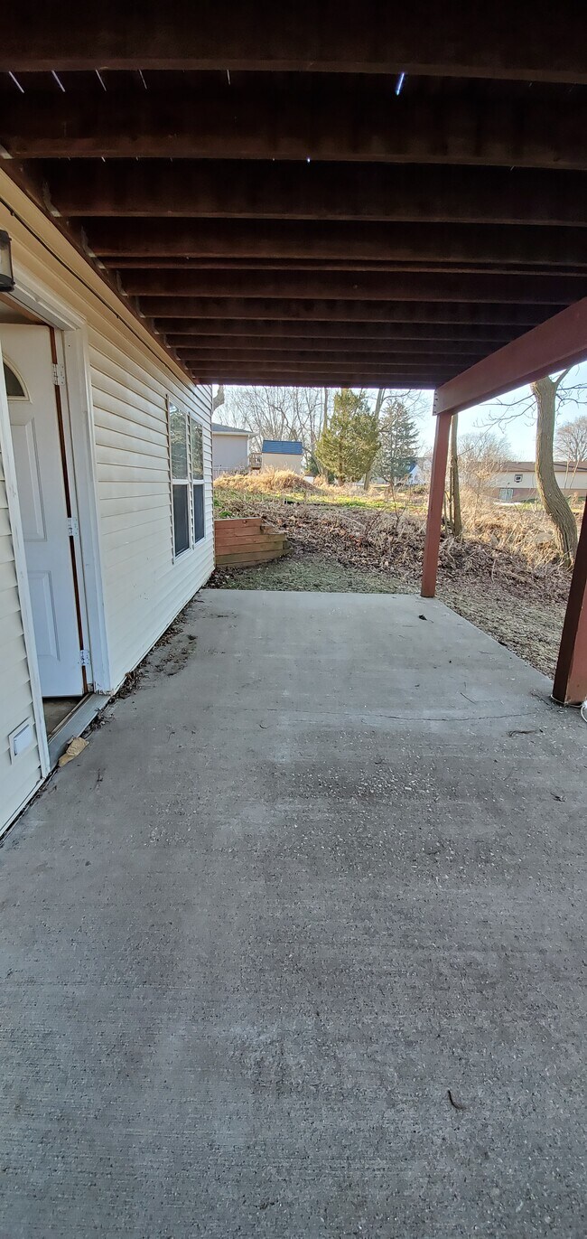 Building Photo - 1304 Glencoe Ln