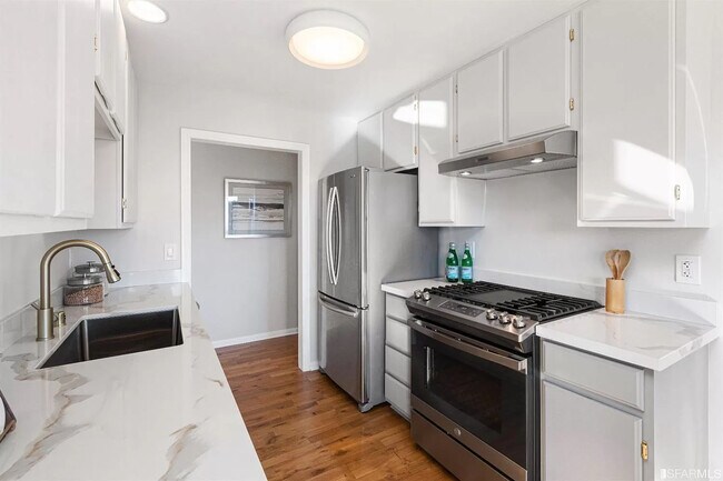 Building Photo - 999 Wisconsin St