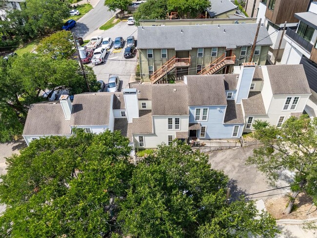 Building Photo - 812 Winflo Dr