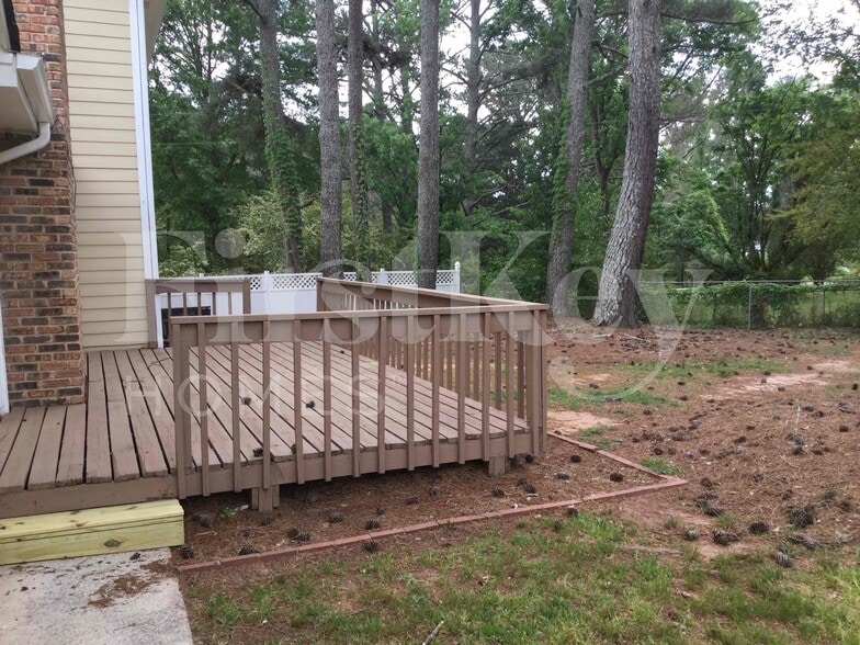 Building Photo - 965 Sugar Creek Dr SE