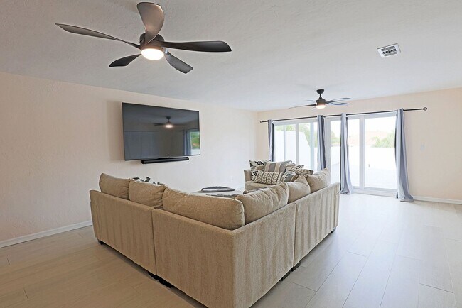 Building Photo - 11921 Seabreeze Cove Ln