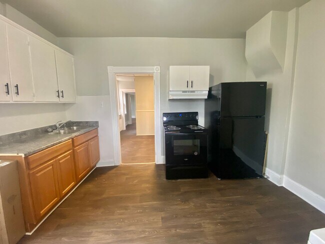 Building Photo - 714 E King St