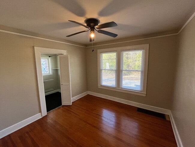 Building Photo - Charming 2-bedroom, 1-bathroom house