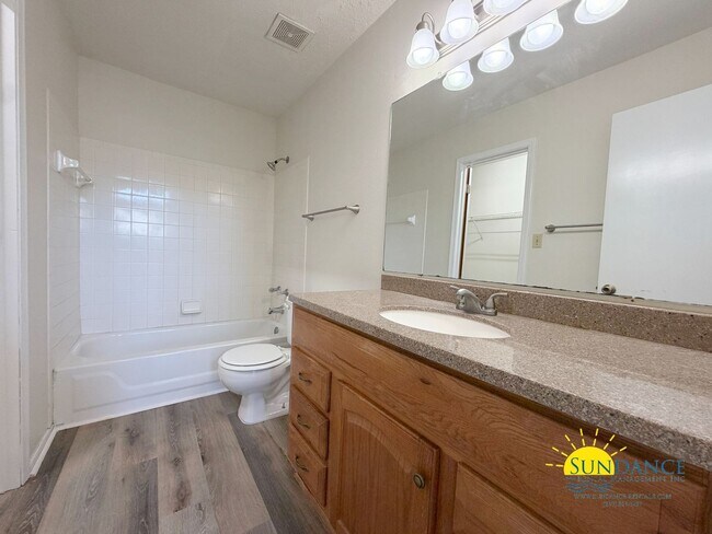 Building Photo - Nice 3 Bedroom Home Close to Eglin and Hurlburt Field AFB!